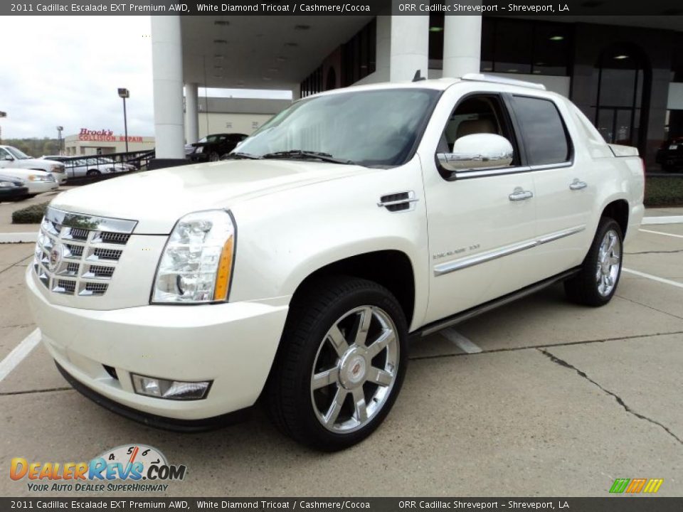 Front 3/4 View of 2011 Cadillac Escalade EXT Premium AWD Photo #1
