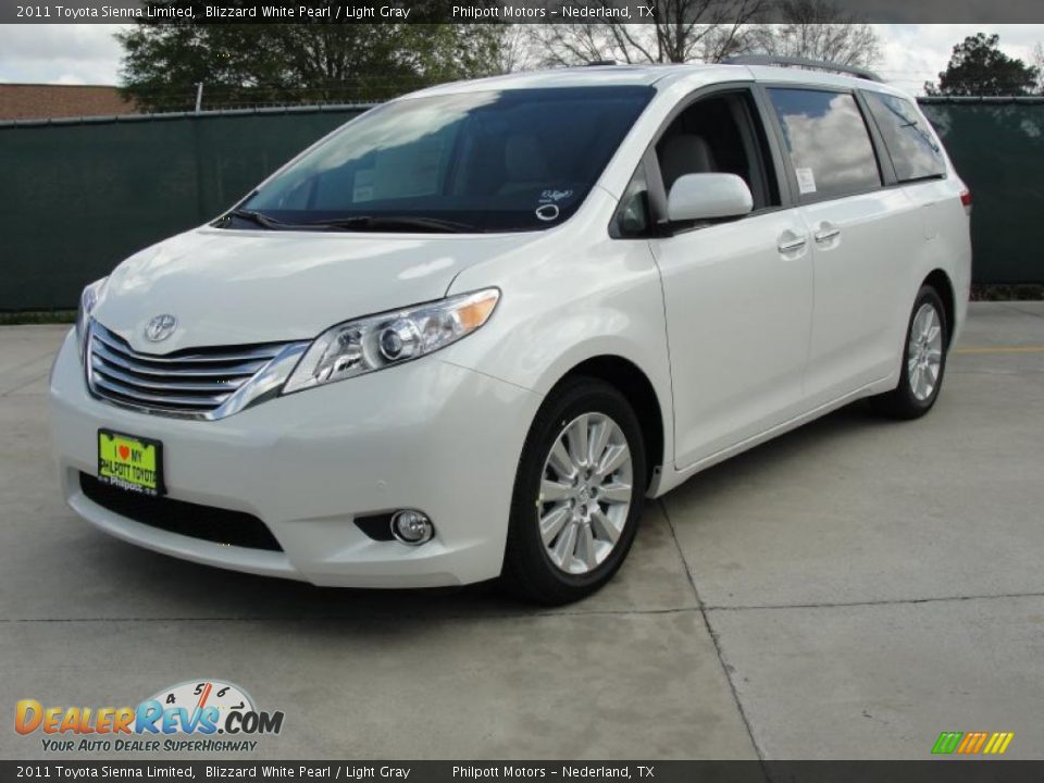 2011 toyota sienna limited blizzard pearl #5