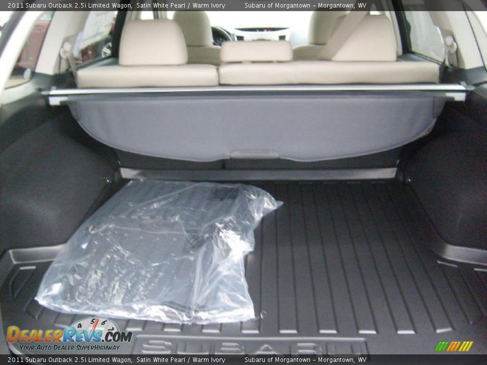 2011 Subaru Outback 2.5i Limited Wagon Trunk Photo #17