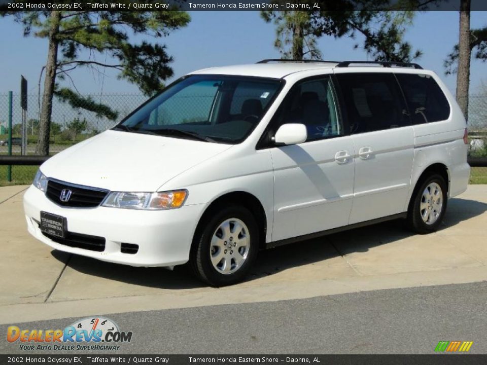 Front 3/4 View of 2002 Honda Odyssey EX Photo #11