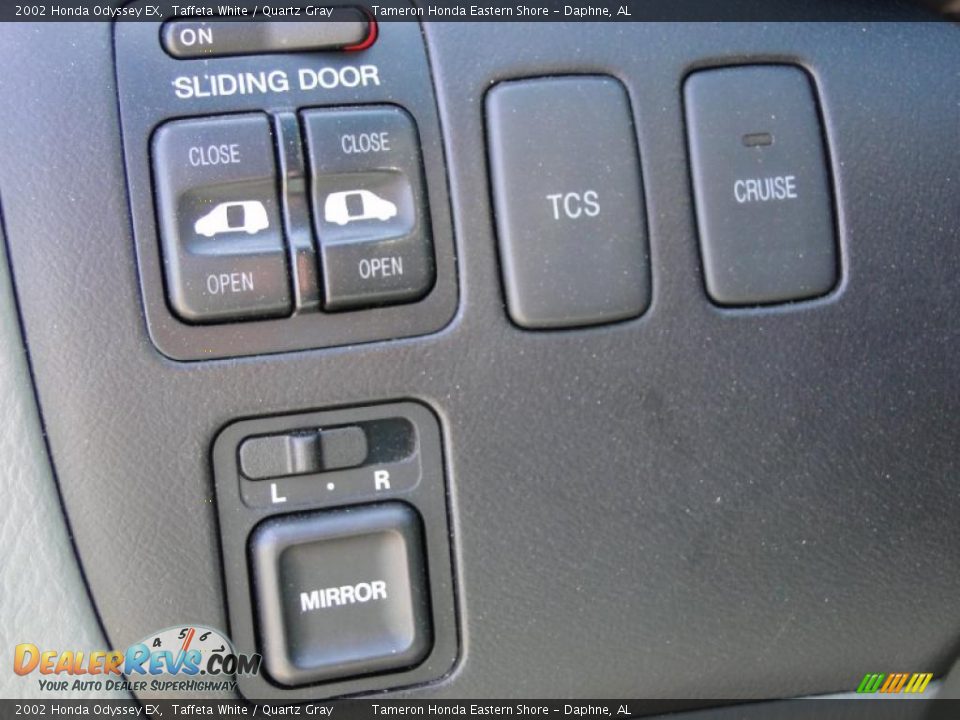 Controls of 2002 Honda Odyssey EX Photo #17
