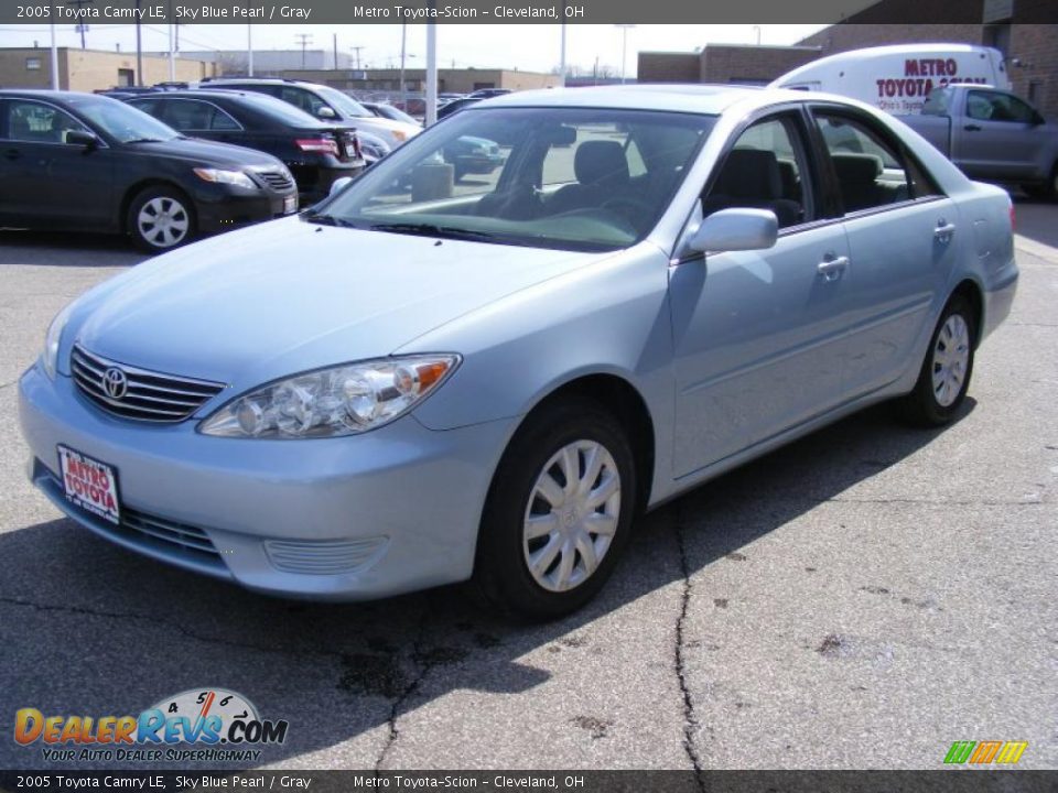 2005 Toyota Camry LE Sky Blue Pearl / Gray Photo #7