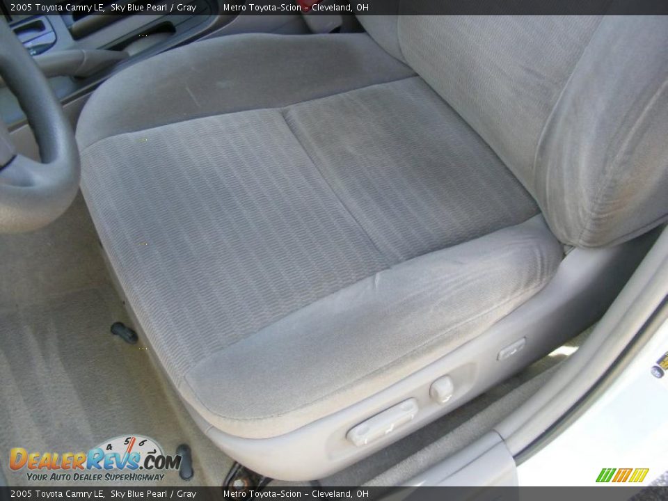 2005 Toyota Camry LE Sky Blue Pearl / Gray Photo #10