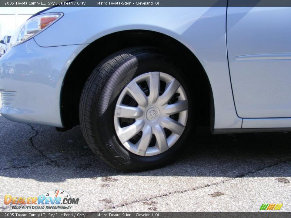 2005 Toyota Camry LE Sky Blue Pearl / Gray Photo #26