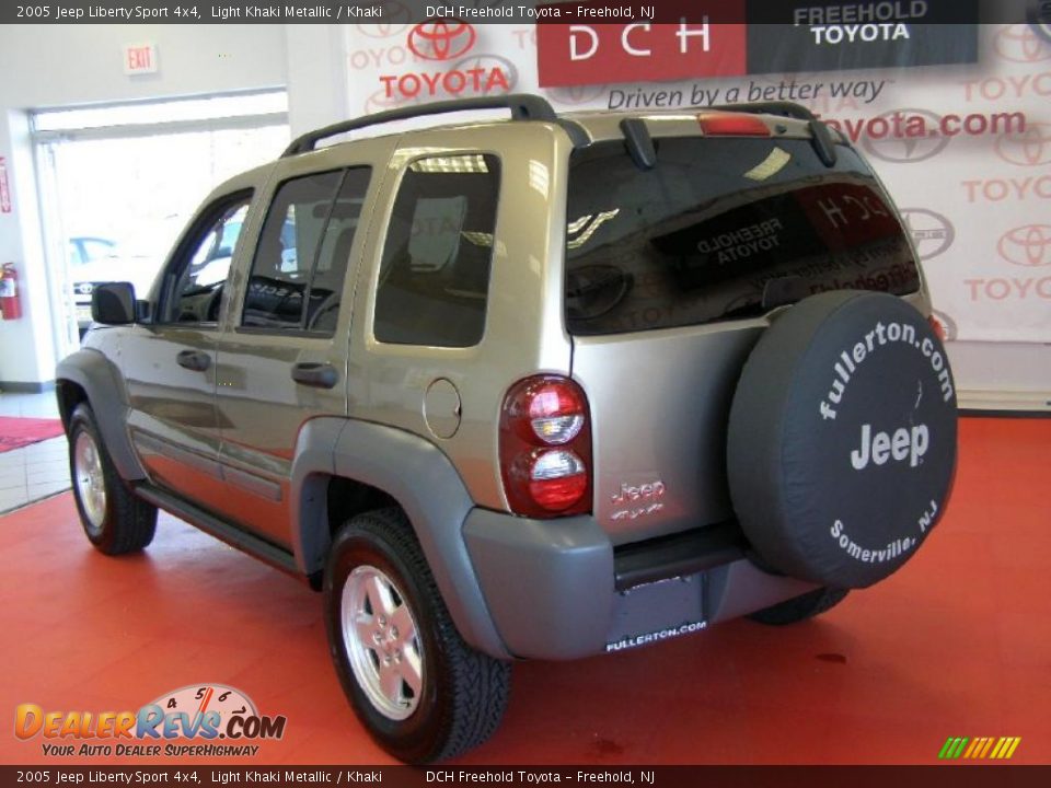 2005 Jeep Liberty Sport 4x4 Light Khaki Metallic / Khaki Photo #6