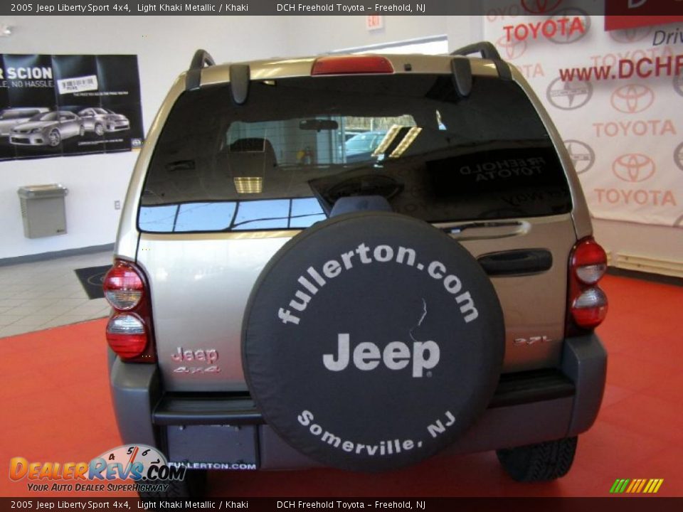 2005 Jeep Liberty Sport 4x4 Light Khaki Metallic / Khaki Photo #7