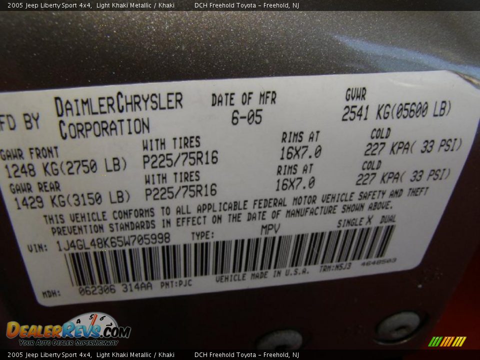 2005 Jeep Liberty Sport 4x4 Light Khaki Metallic / Khaki Photo #15
