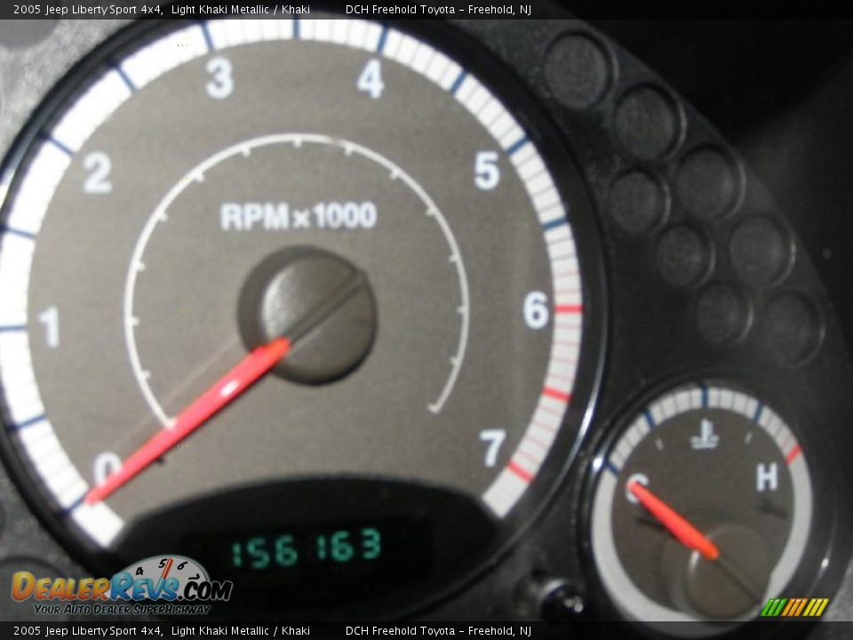 2005 Jeep Liberty Sport 4x4 Light Khaki Metallic / Khaki Photo #19