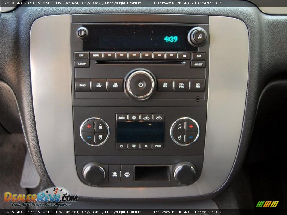 Controls of 2008 GMC Sierra 1500 SLT Crew Cab 4x4 Photo #19