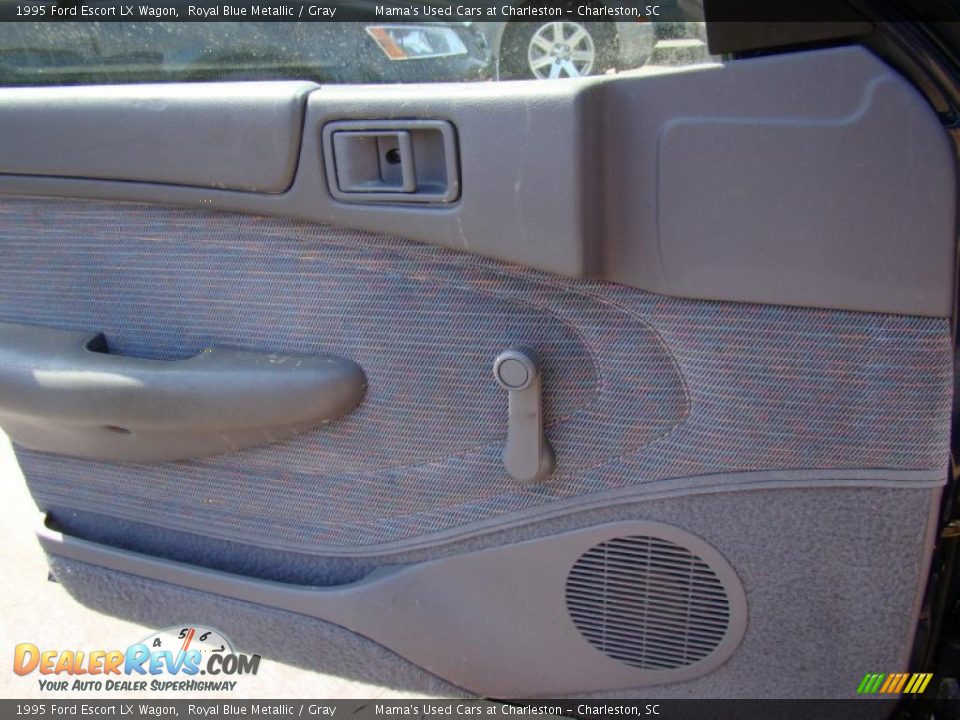 Door Panel of 1995 Ford Escort LX Wagon Photo #20