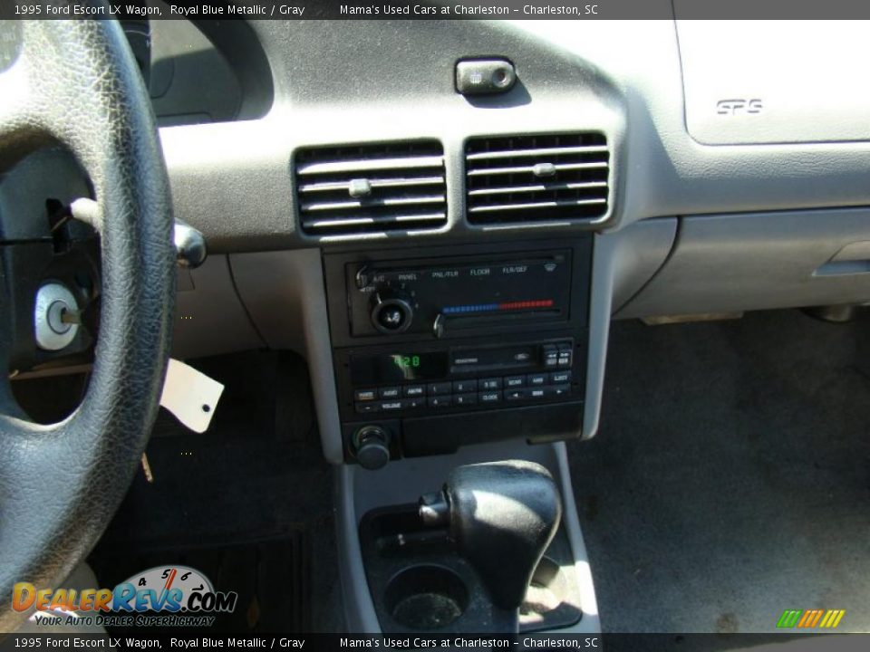Controls of 1995 Ford Escort LX Wagon Photo #21