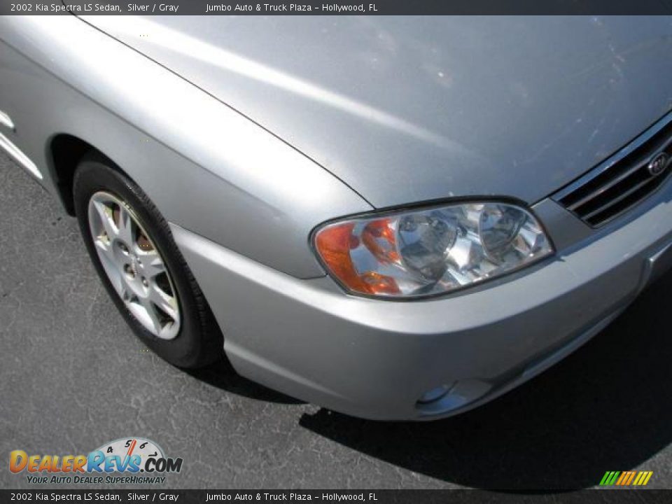 2002 Kia Spectra LS Sedan Silver / Gray Photo #2