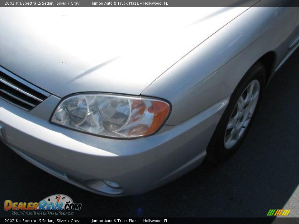 2002 Kia Spectra LS Sedan Silver / Gray Photo #4