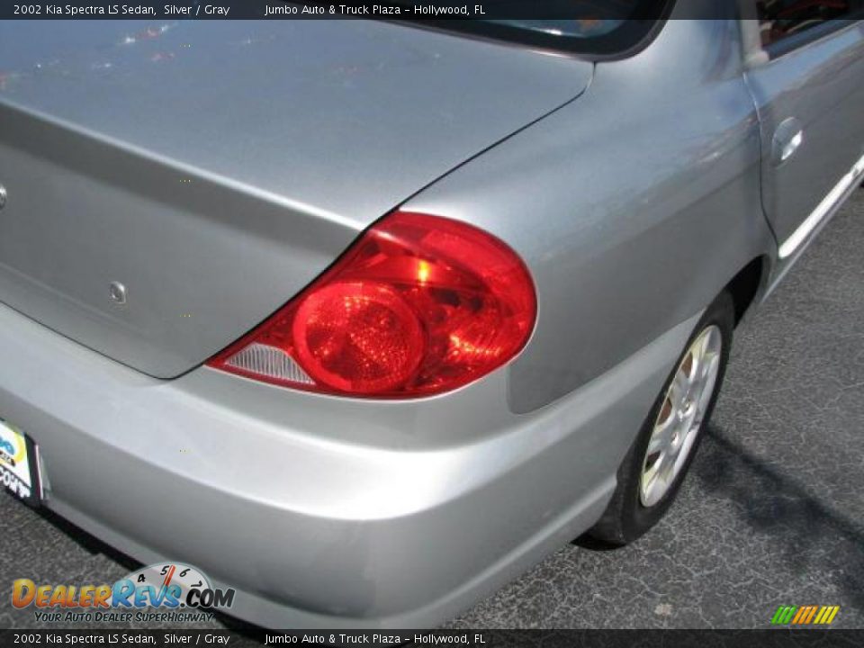 2002 Kia Spectra LS Sedan Silver / Gray Photo #10
