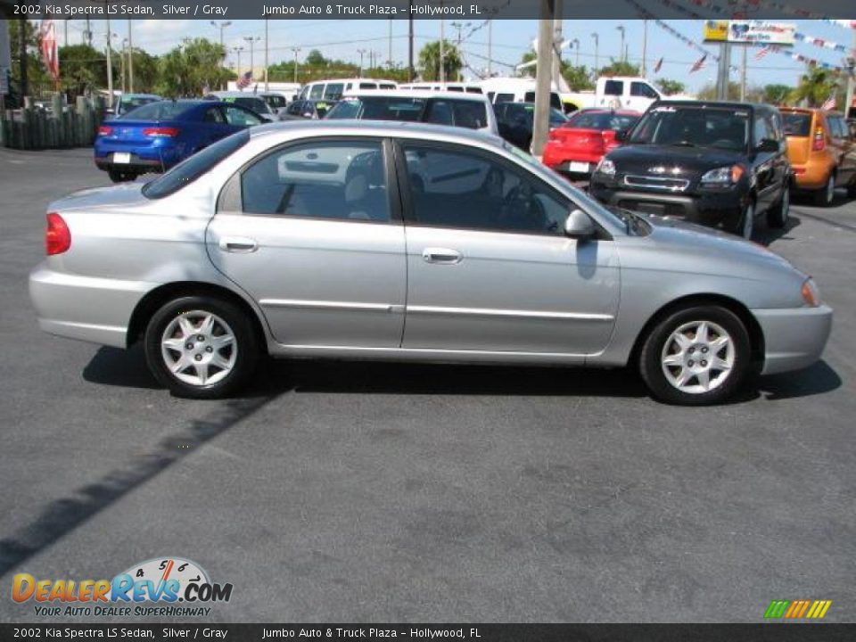 Silver 2002 Kia Spectra LS Sedan Photo #12