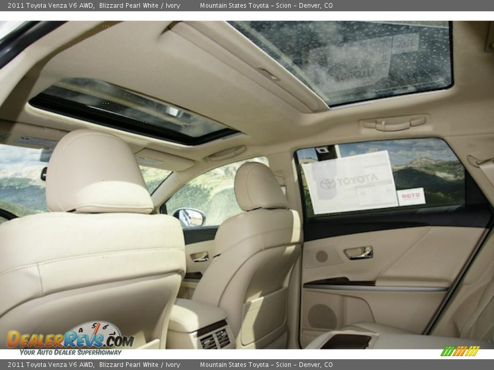 Sunroof of 2011 Toyota Venza V6 AWD Photo #8