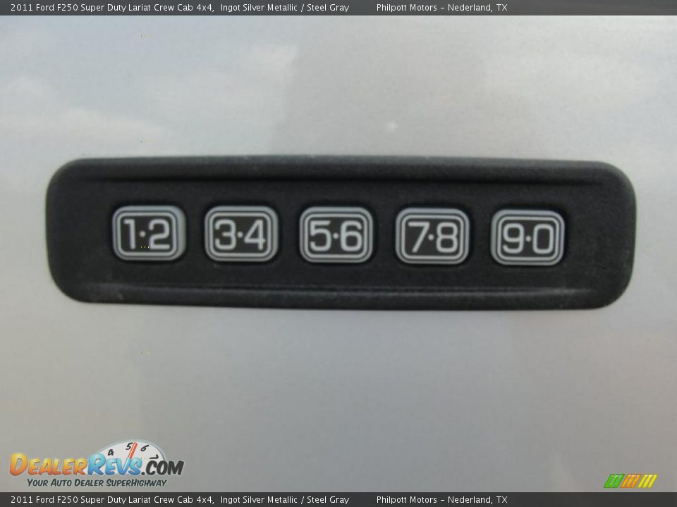 2011 Ford F250 Super Duty Lariat Crew Cab 4x4 Ingot Silver Metallic / Steel Gray Photo #17