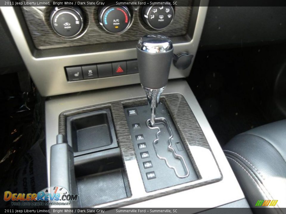 2011 Jeep Liberty Limited Shifter Photo #18