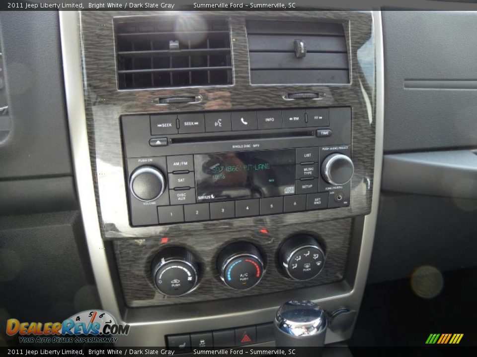 Controls of 2011 Jeep Liberty Limited Photo #19