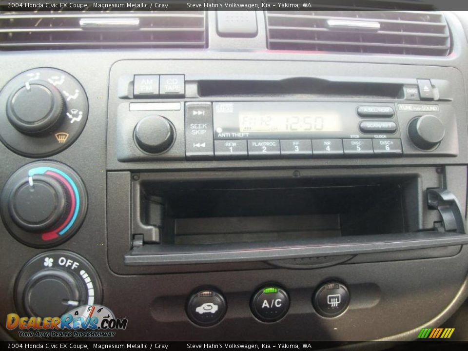 Controls of 2004 Honda Civic EX Coupe Photo #17