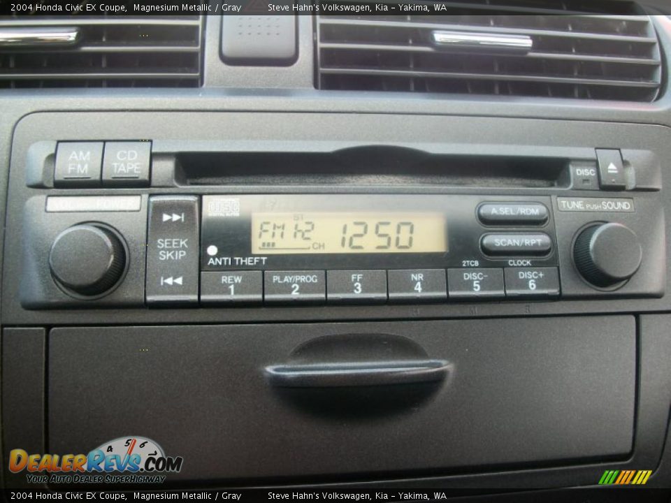 Controls of 2004 Honda Civic EX Coupe Photo #18