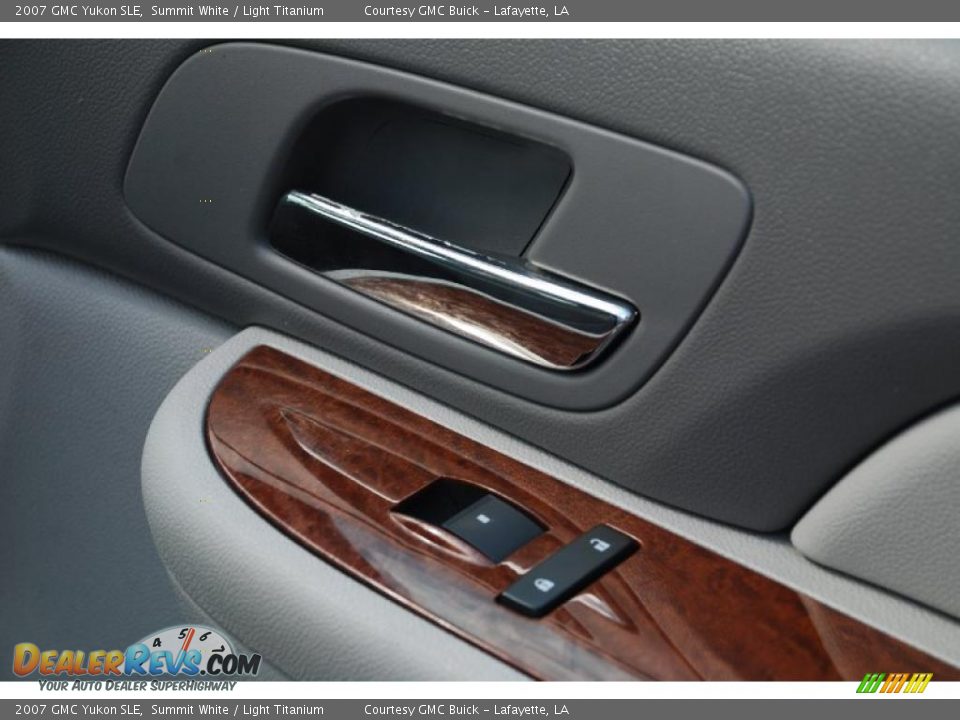 2007 GMC Yukon SLE Summit White / Light Titanium Photo #12