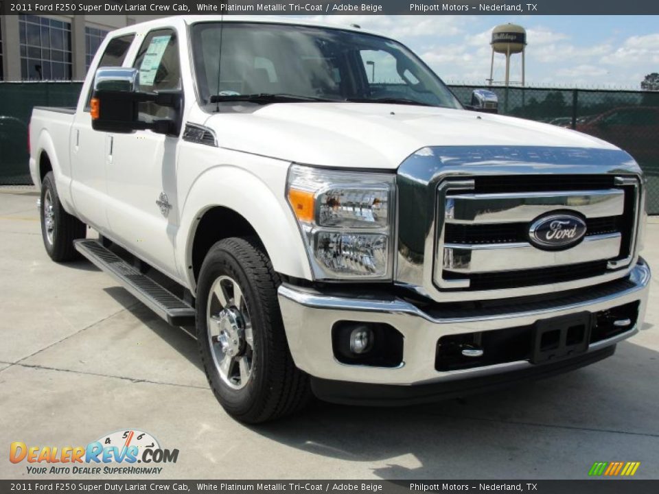 Front 3/4 View of 2011 Ford F250 Super Duty Lariat Crew Cab Photo #1