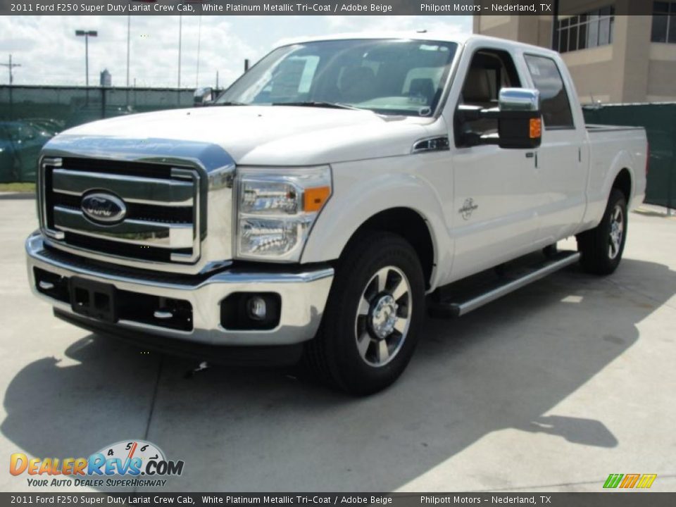 Front 3/4 View of 2011 Ford F250 Super Duty Lariat Crew Cab Photo #7