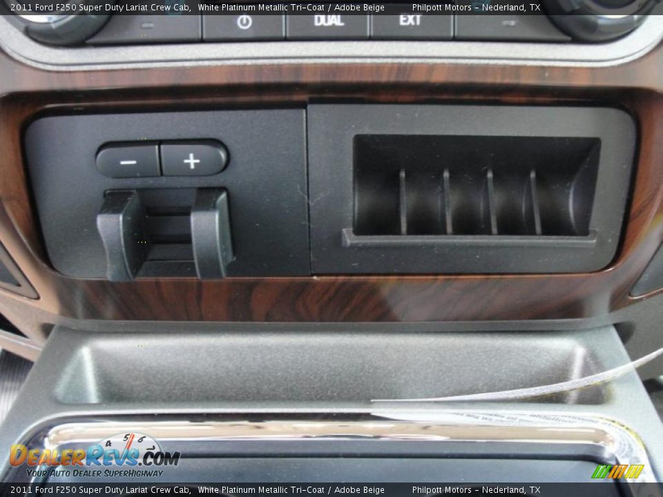 2011 Ford F250 Super Duty Lariat Crew Cab White Platinum Metallic Tri-Coat / Adobe Beige Photo #30