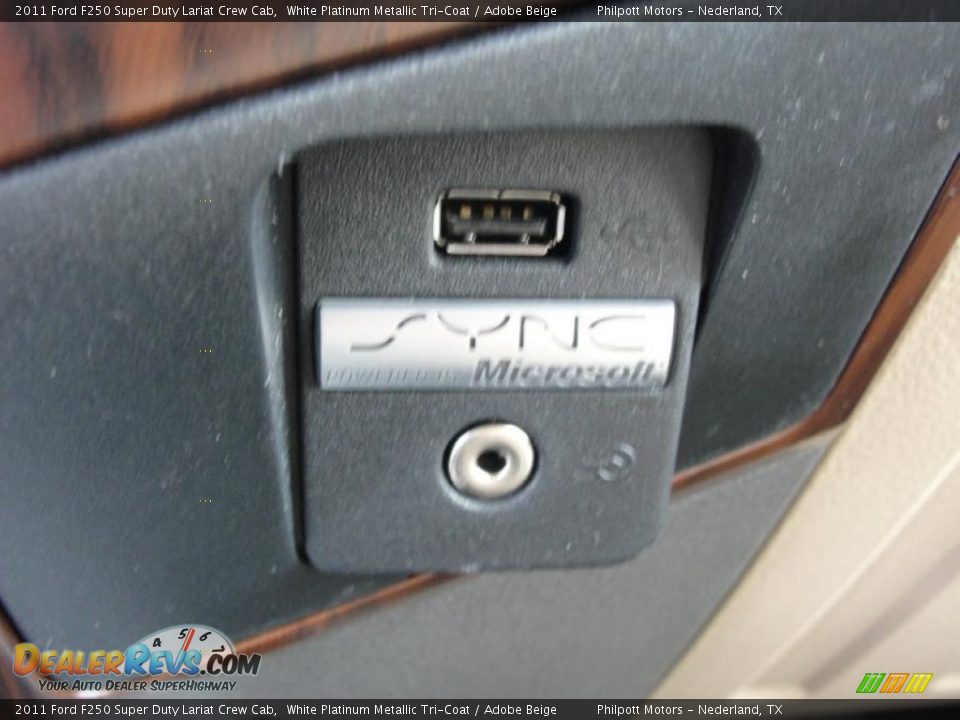 2011 Ford F250 Super Duty Lariat Crew Cab White Platinum Metallic Tri-Coat / Adobe Beige Photo #32