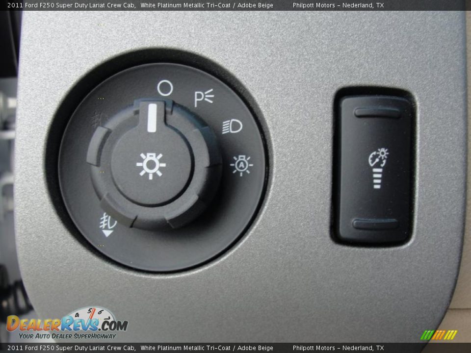 Controls of 2011 Ford F250 Super Duty Lariat Crew Cab Photo #36