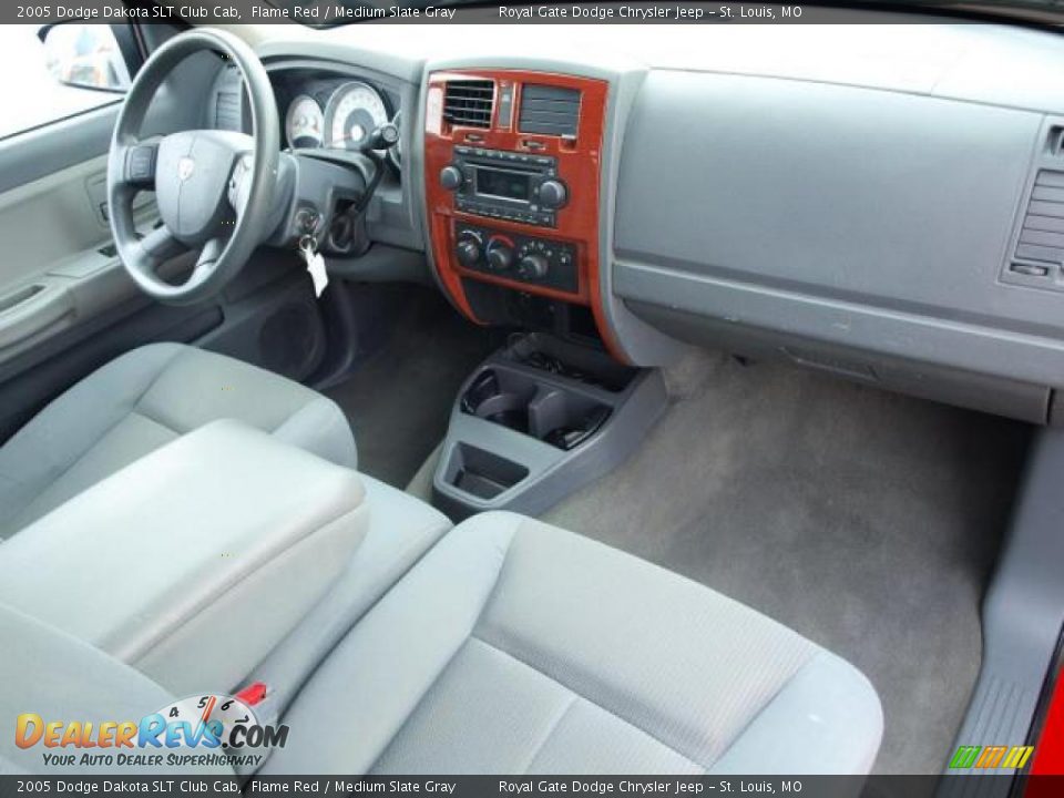 Dashboard of 2005 Dodge Dakota SLT Club Cab Photo 10