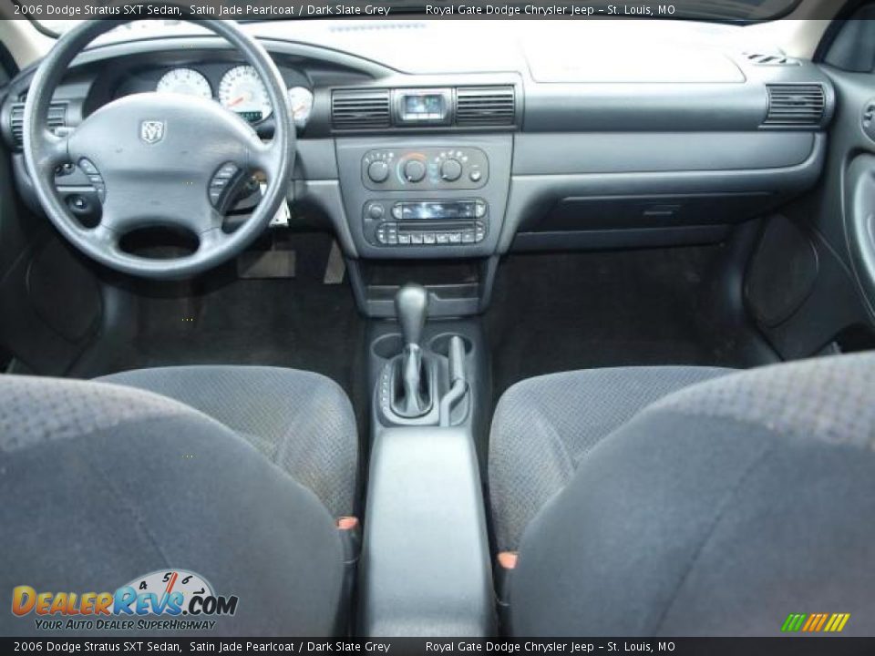 Dashboard of 2006 Dodge Stratus SXT Sedan Photo #10