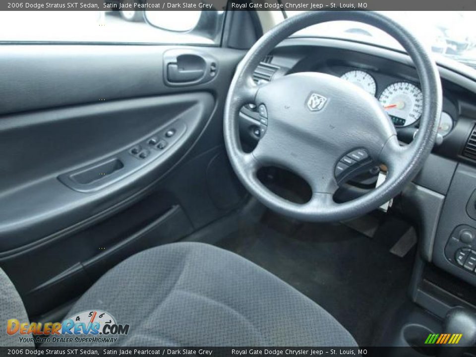 2006 Dodge Stratus SXT Sedan Steering Wheel Photo #11