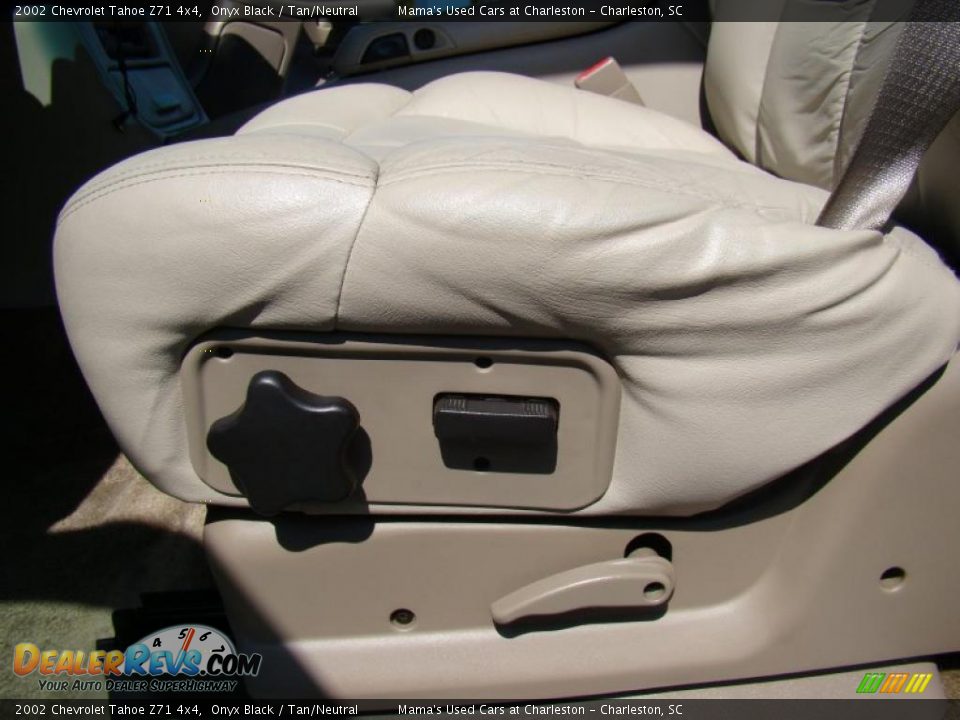2002 Chevrolet Tahoe Z71 4x4 Onyx Black / Tan/Neutral Photo #10