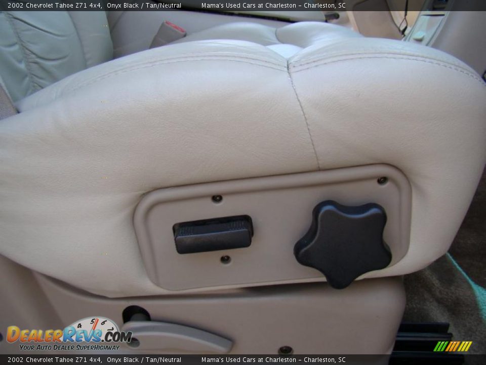 2002 Chevrolet Tahoe Z71 4x4 Onyx Black / Tan/Neutral Photo #17