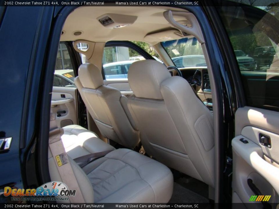 2002 Chevrolet Tahoe Z71 4x4 Onyx Black / Tan/Neutral Photo #18