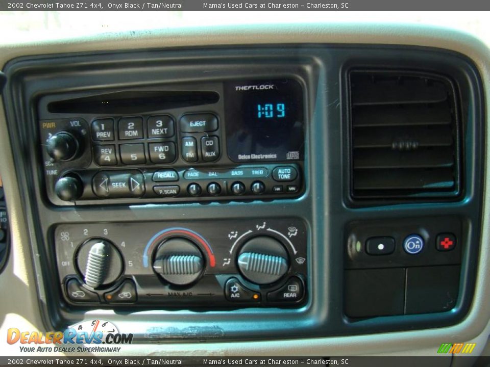 2002 Chevrolet Tahoe Z71 4x4 Onyx Black / Tan/Neutral Photo #24