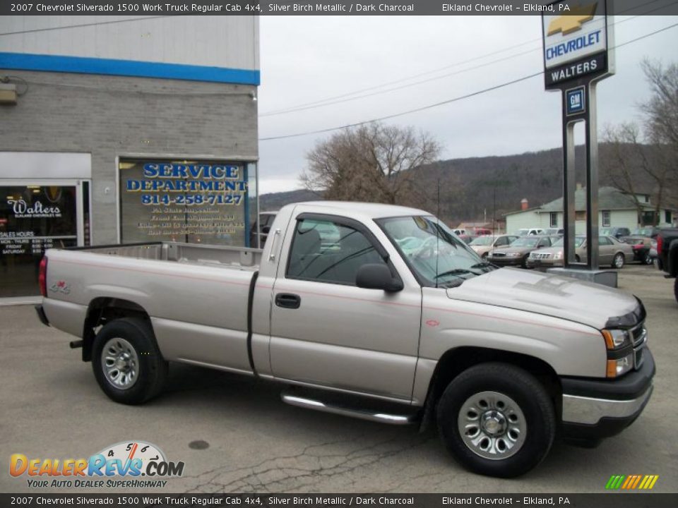 2007 Chevrolet Silverado 1500 Work Truck Regular Cab 4x4 Silver Birch Metallic / Dark Charcoal Photo #3