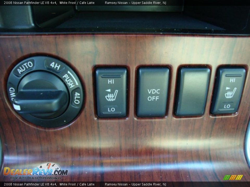 2008 Nissan Pathfinder LE V8 4x4 White Frost / Cafe Latte Photo #26