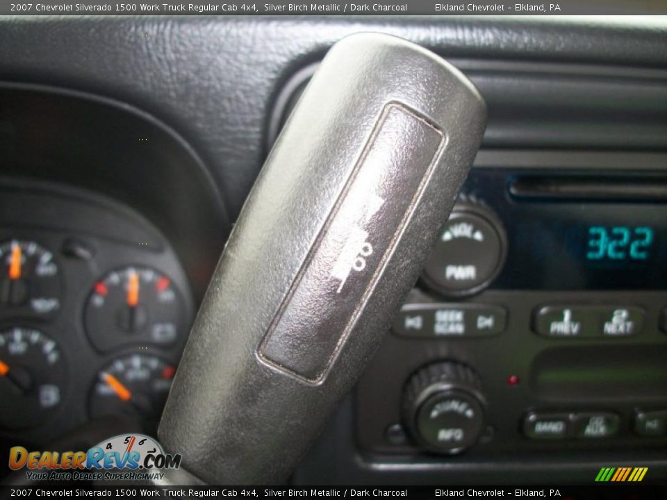 2007 Chevrolet Silverado 1500 Work Truck Regular Cab 4x4 Silver Birch Metallic / Dark Charcoal Photo #31