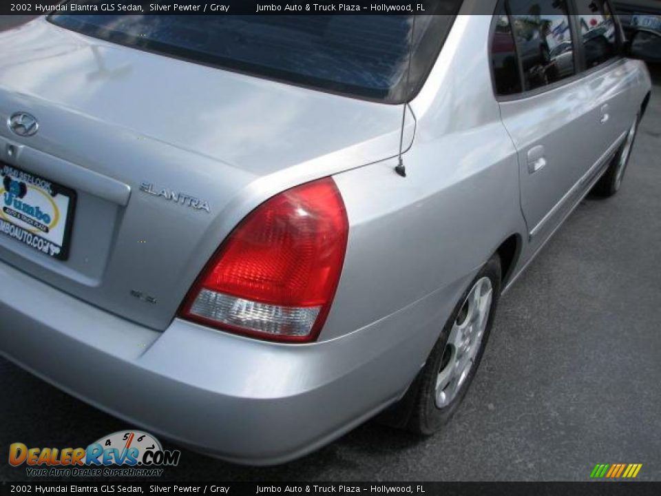 2002 Hyundai Elantra GLS Sedan Silver Pewter / Gray Photo #10