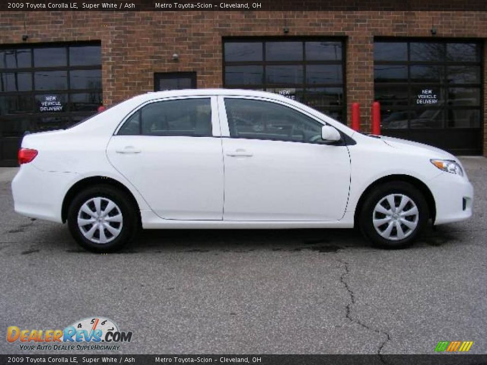 2009 Toyota Corolla LE Super White / Ash Photo #2