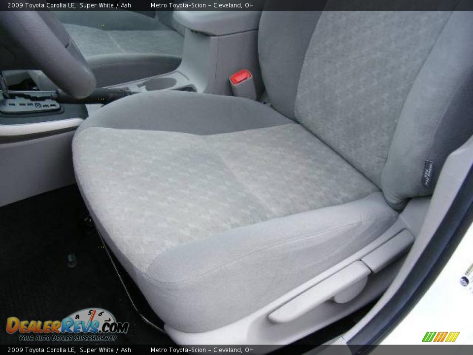 2009 Toyota Corolla LE Super White / Ash Photo #10