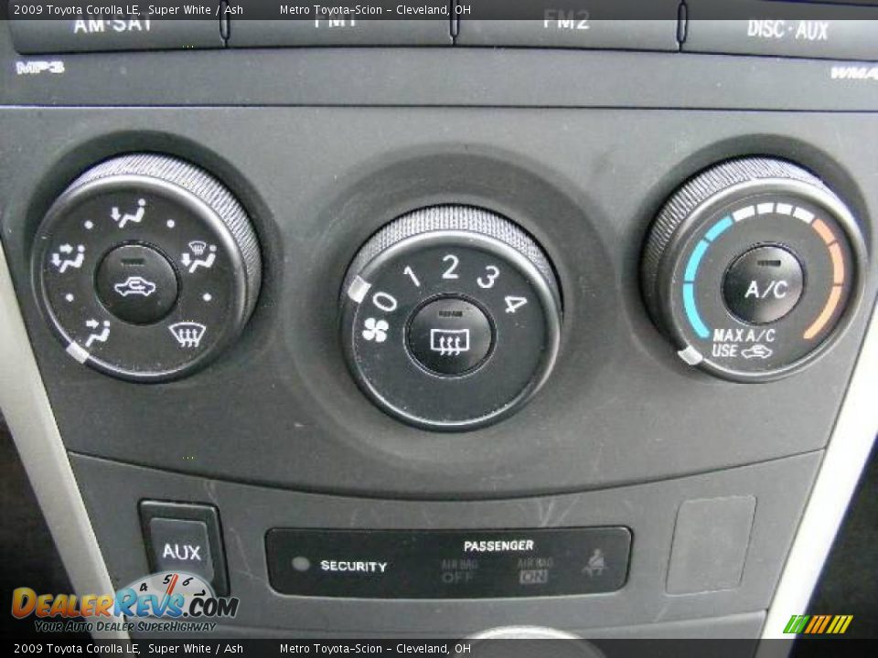 2009 Toyota Corolla LE Super White / Ash Photo #20