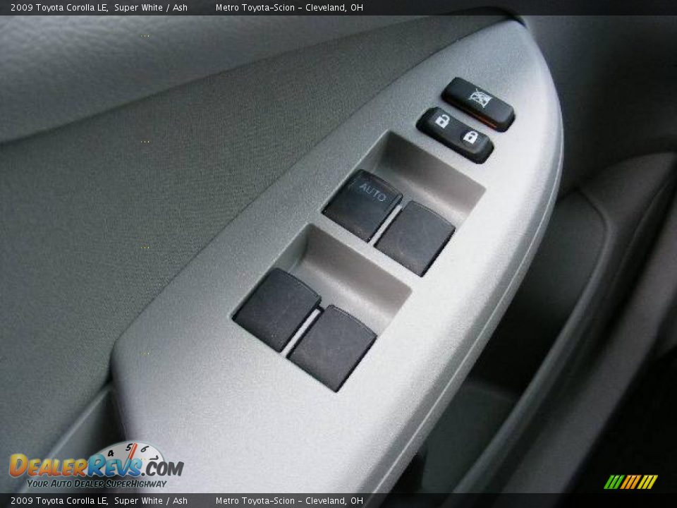 2009 Toyota Corolla LE Super White / Ash Photo #21