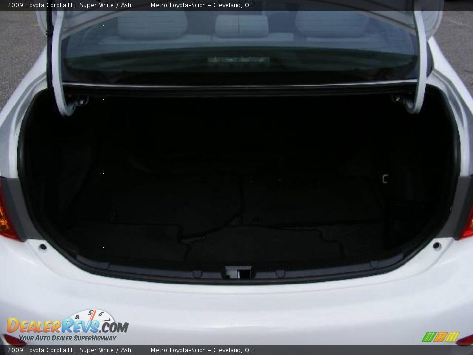 2009 Toyota Corolla LE Super White / Ash Photo #23