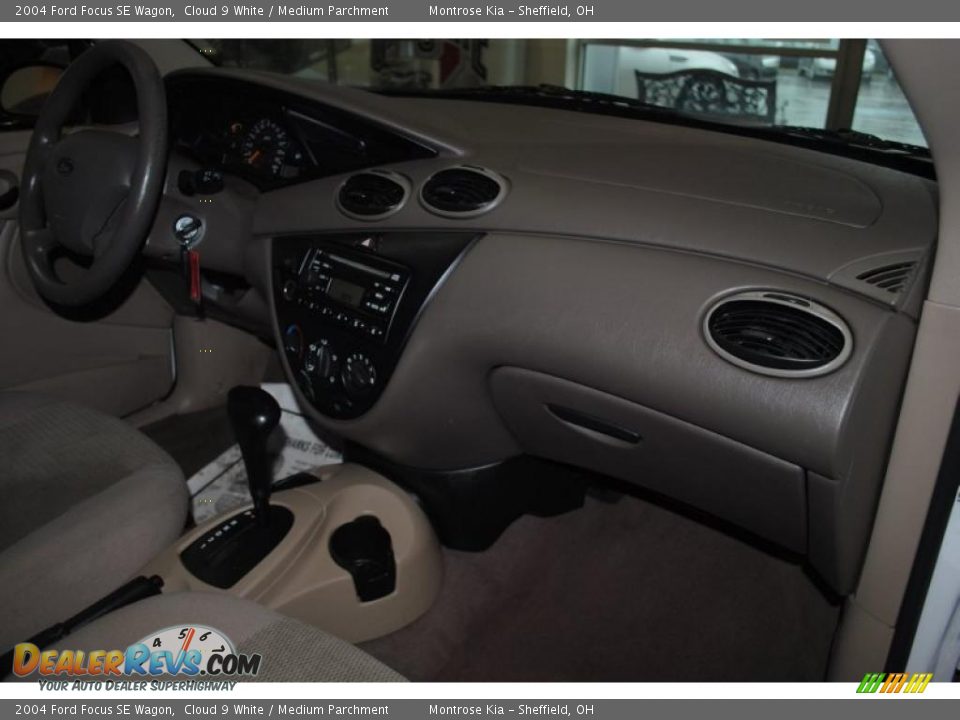 2004 Ford Focus SE Wagon Cloud 9 White / Medium Parchment Photo #12