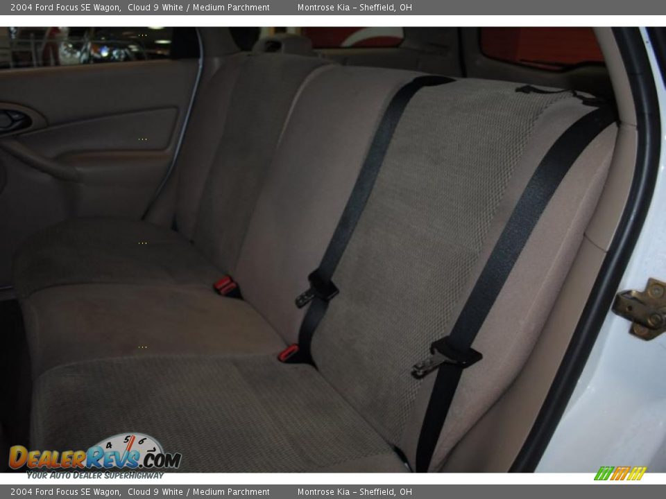 2004 Ford Focus SE Wagon Cloud 9 White / Medium Parchment Photo #14