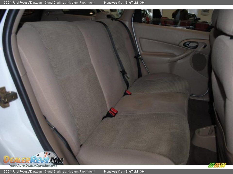 2004 Ford Focus SE Wagon Cloud 9 White / Medium Parchment Photo #15